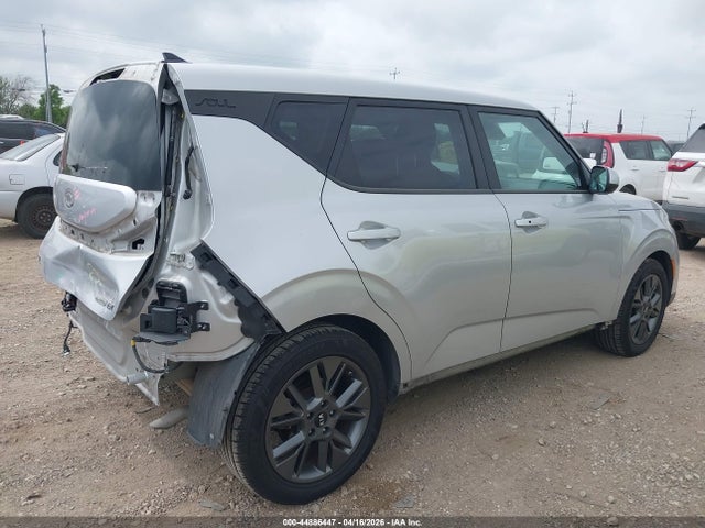 2020 Kia Soul Ex მანქანა იყიდება აუქციონზე, vin: KNDJ33AU8L7073420, აუქციონის ნომერი: 44886447