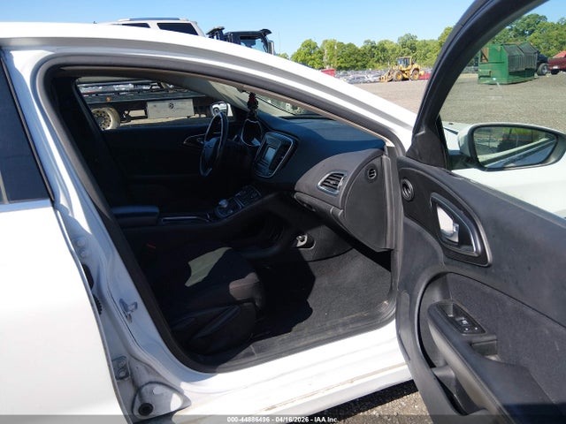 2015 Chrysler 200 Limited მანქანა იყიდება აუქციონზე, vin: 1C3CCCAB9FN716417, აუქციონის ნომერი: 44886496