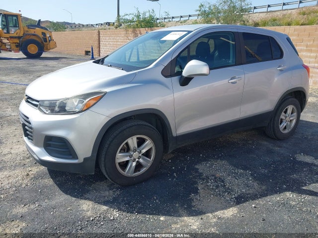 Chevrolet TRAX LS 2017 3GNCJNSB4HL255648 Image 2