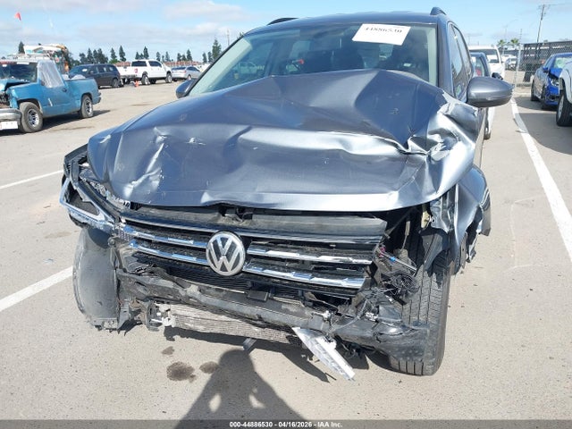 3VV2B7AX3MM049933 Volkswagen Tiguan 2.0t Se/2.0t Se R-line Black/2.0t Sel