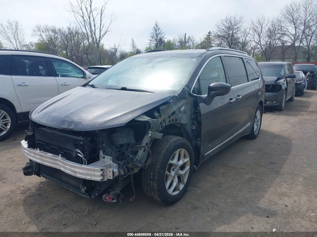 2018 Chrysler Pacifica Touring L მანქანა იყიდება აუქციონზე, vin: 2C4RC1BG5JR123069, აუქციონის ნომერი: 44886559