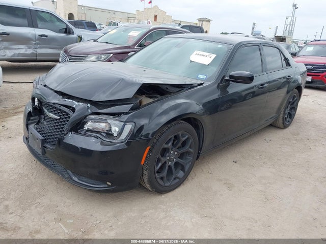Chrysler 300 Touring 2019 2C3CCAAG4KH546969 Image 2