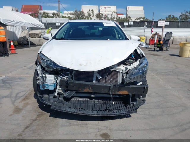 Toyota COROLLA SE 2018 5YFBURHE9JP769069 Image 13