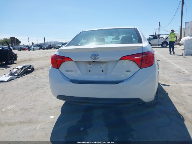 Toyota COROLLA SE 2018 5YFBURHE9JP769069 Image 17