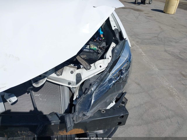 Toyota COROLLA SE 2018 5YFBURHE9JP769069 Image 22