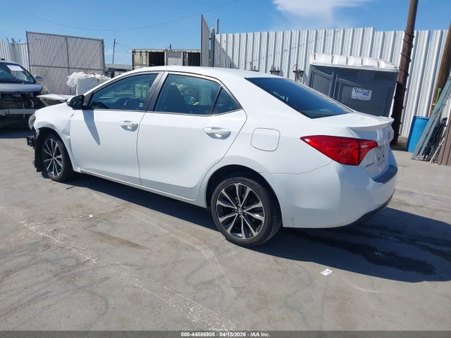 Toyota COROLLA SE 2018 5YFBURHE9JP769069 Image 3