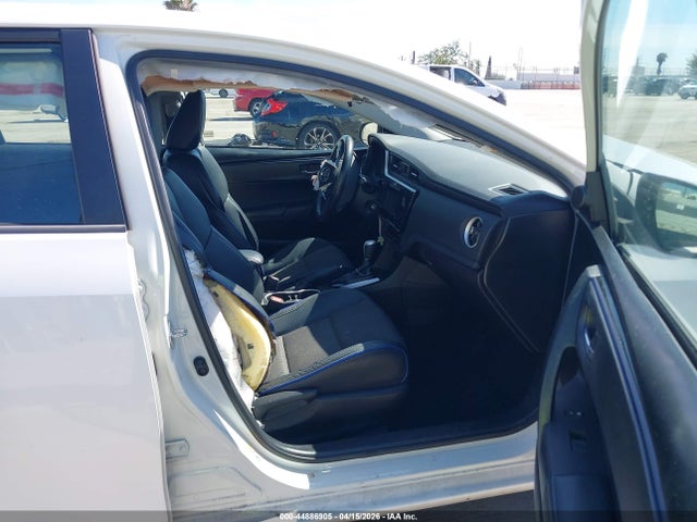 Toyota COROLLA SE 2018 5YFBURHE9JP769069 Image 5