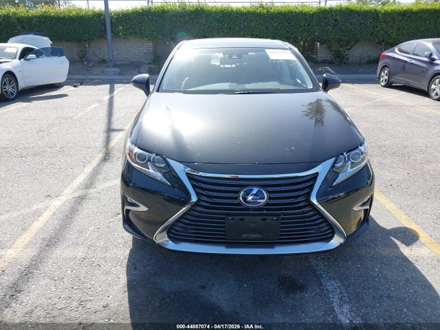 JTHBW1GGXJ2182598 Lexus ES 300H