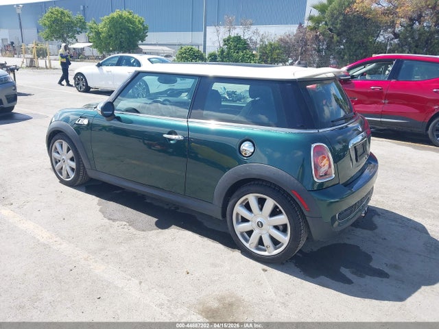 2007 MINI COOPER S WMWMF73507TV30698 Photo 2