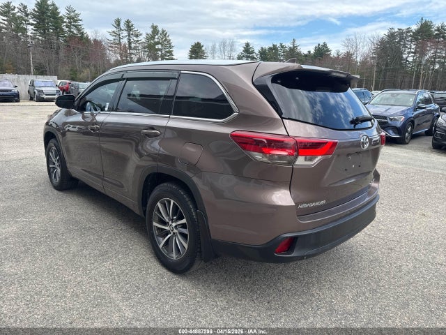2018 TOYOTA HIGHLANDER 5TDJZRFH0JS905980 Photo 2