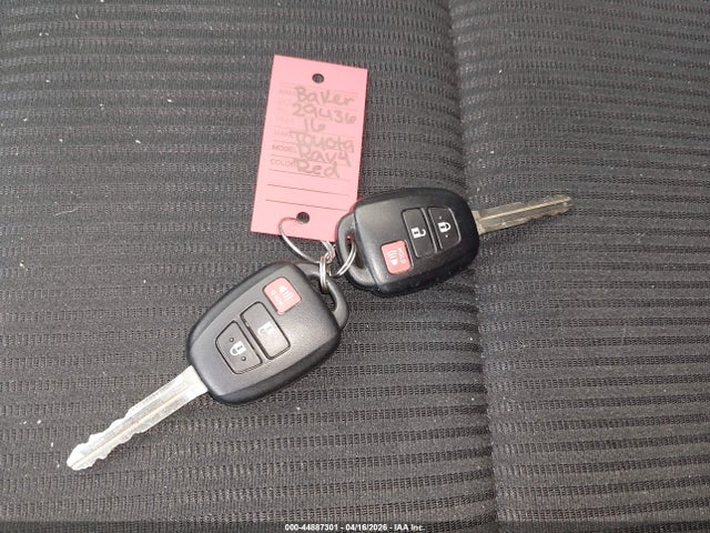 JTMZFREV4GJ061788 Toyota RAV4 LE