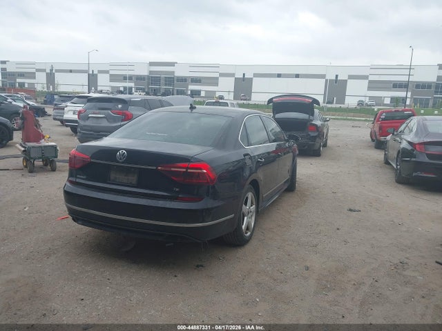 2017 Volkswagen Passat 1.8t R-line მანქანა იყიდება აუქციონზე, vin: 1VWDT7A35HC053701, აუქციონის ნომერი: 44887331