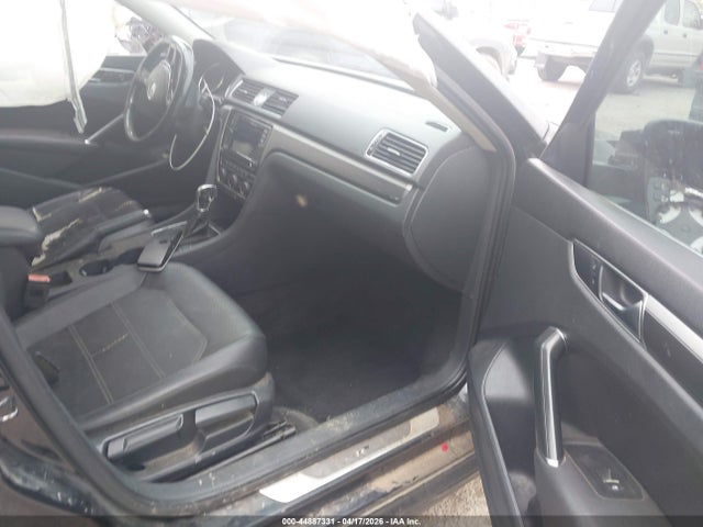 2017 Volkswagen Passat 1.8t R-line მანქანა იყიდება აუქციონზე, vin: 1VWDT7A35HC053701, აუქციონის ნომერი: 44887331
