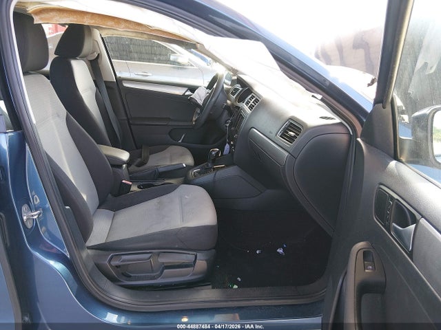 44887484 :رقم المزاد ، 3VW2B7AJ5HM258460 vin ، 2017 Volkswagen Jetta 1.4t S مزاد بيع
