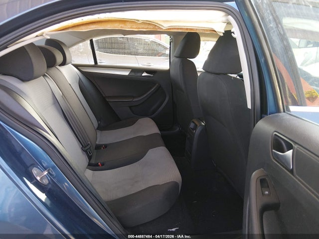 44887484 :رقم المزاد ، 3VW2B7AJ5HM258460 vin ، 2017 Volkswagen Jetta 1.4t S مزاد بيع