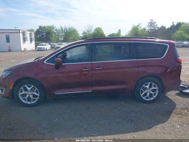 2017 Chrysler Pacifica Touring-l მანქანა იყიდება აუქციონზე, vin: 2C4RC1BGXHR509853, აუქციონის ნომერი: 44887501