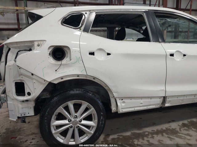 44887550 :رقم المزاد ، JN1BJ1CR7JW207296 vin ، 2018 Nissan Rogue Sport S مزاد بيع