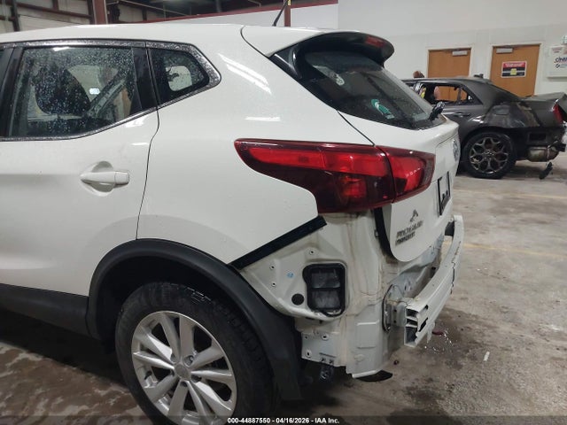 44887550 :رقم المزاد ، JN1BJ1CR7JW207296 vin ، 2018 Nissan Rogue Sport S مزاد بيع