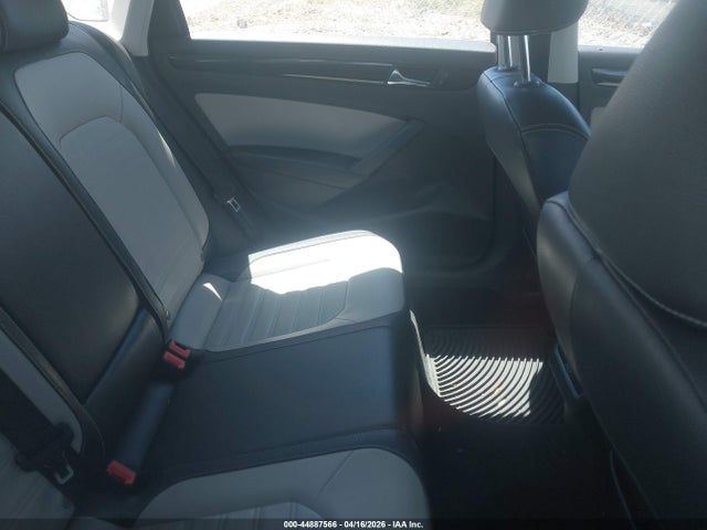 44887566 :رقم المزاد ، 1VWBT7A37FC010918 vin ، 2015 Volkswagen Passat 1.8t Sport مزاد بيع