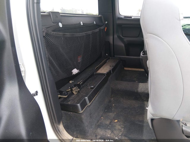 5TFRX5GN2KX162532 Toyota Tacoma Sr