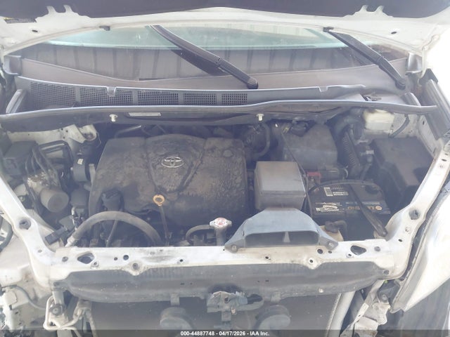 5TDYZ3DC2HS889763 Toyota Sienna Xle 8 Passenger