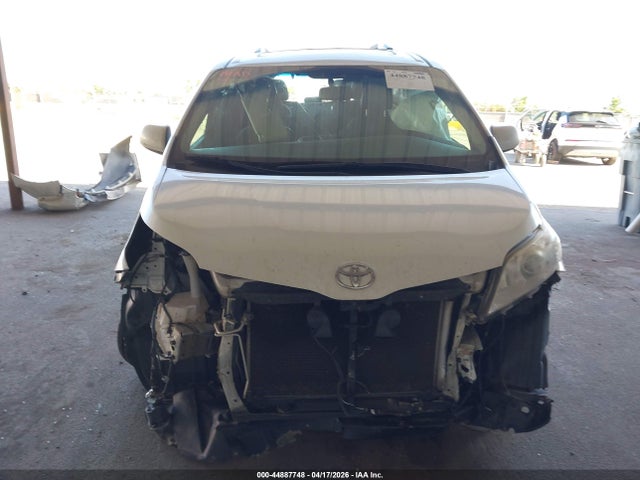 5TDYZ3DC2HS889763 Toyota Sienna Xle 8 Passenger