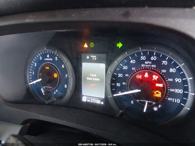5TDYZ3DC2HS889763 Toyota Sienna Xle 8 Passenger