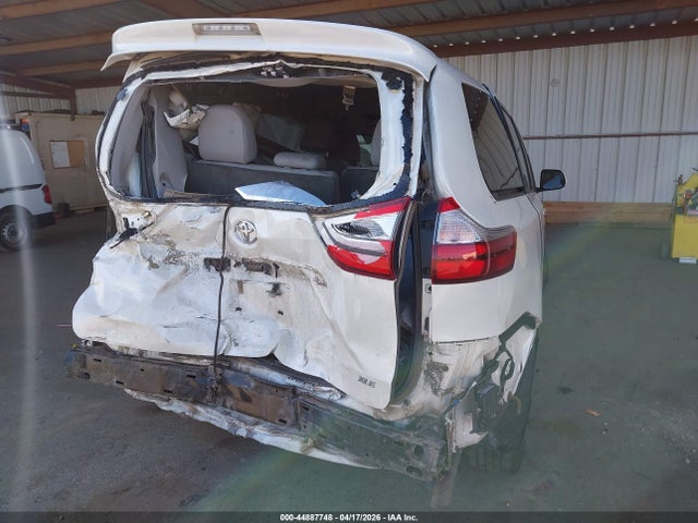 5TDYZ3DC2HS889763 Toyota Sienna Xle 8 Passenger
