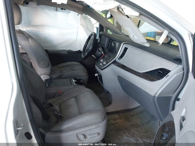 5TDYZ3DC2HS889763 Toyota Sienna Xle 8 Passenger