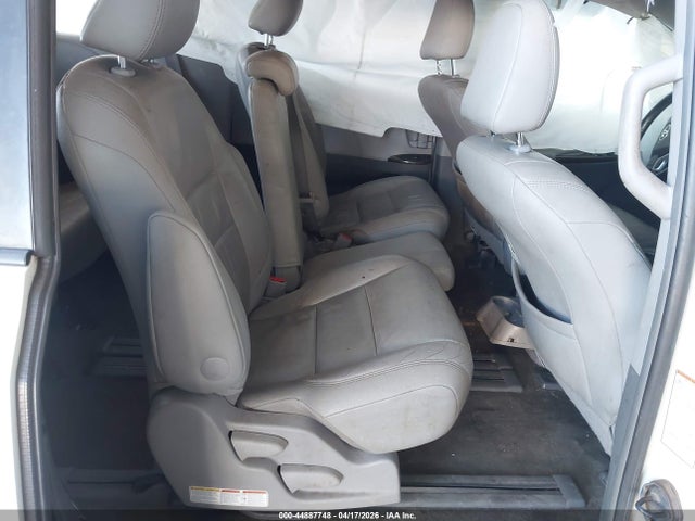 5TDYZ3DC2HS889763 Toyota Sienna Xle 8 Passenger