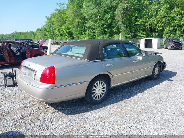 44887774 :رقم المزاد ، 1LNHM82W23Y703933 vin ، 2003 Lincoln Town Car Signature مزاد بيع