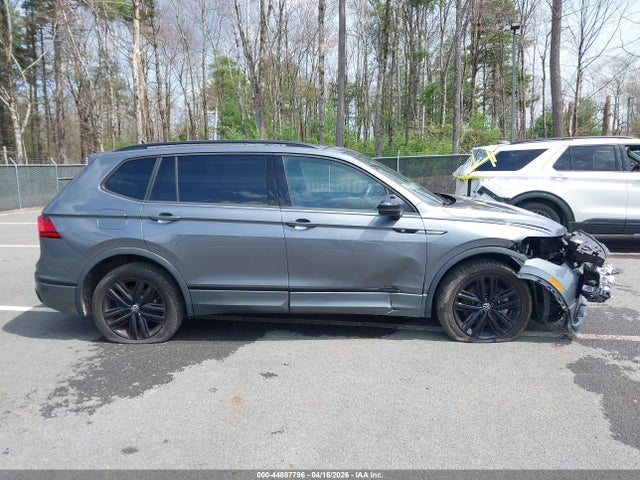 2022 Volkswagen Tiguan 2.0t Se R-line Black მანქანა იყიდება აუქციონზე, vin: 3VV8B7AX1NM001732, აუქციონის ნომერი: 44887796