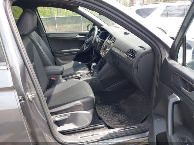2022 Volkswagen Tiguan 2.0t Se R-line Black მანქანა იყიდება აუქციონზე, vin: 3VV8B7AX1NM001732, აუქციონის ნომერი: 44887796