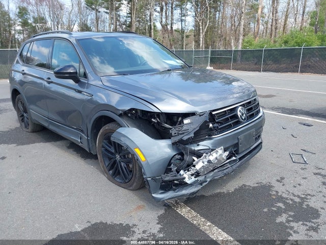2022 Volkswagen Tiguan 2.0t Se R-line Black მანქანა იყიდება აუქციონზე, vin: 3VV8B7AX1NM001732, აუქციონის ნომერი: 44887796
