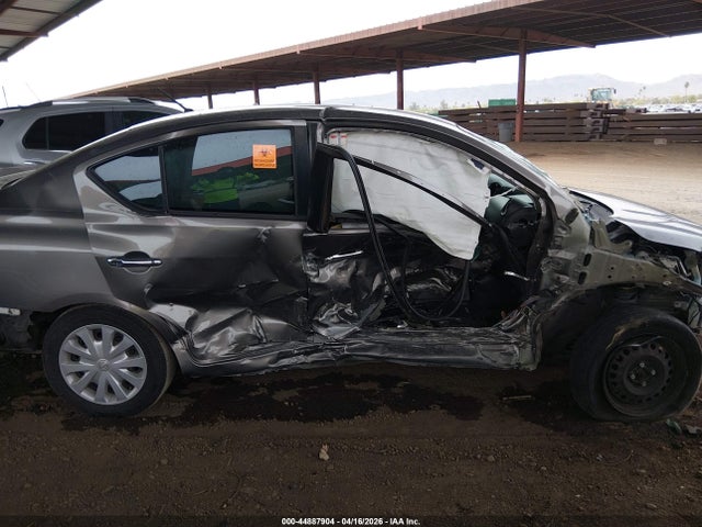3N1CN7AP5HL817937 Nissan Versa 1.6 Sv
