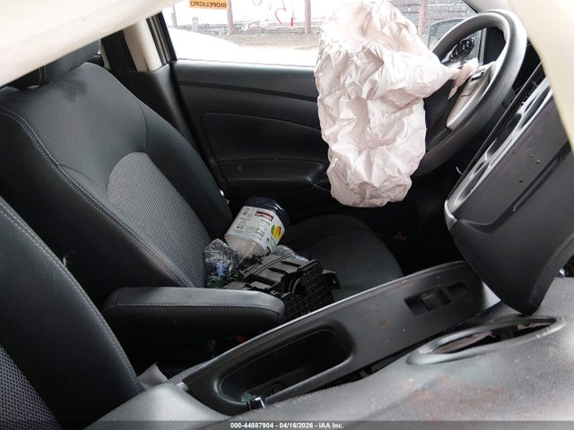 3N1CN7AP5HL817937 Nissan Versa 1.6 Sv