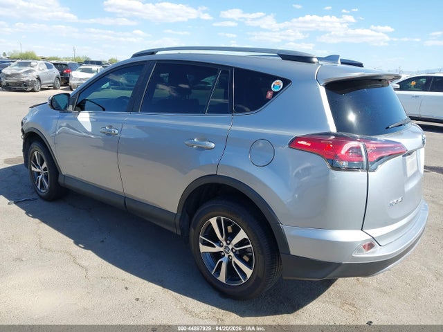 Toyota Rav4 Xle 2018 2T3RFREV3JW752013 Image 3