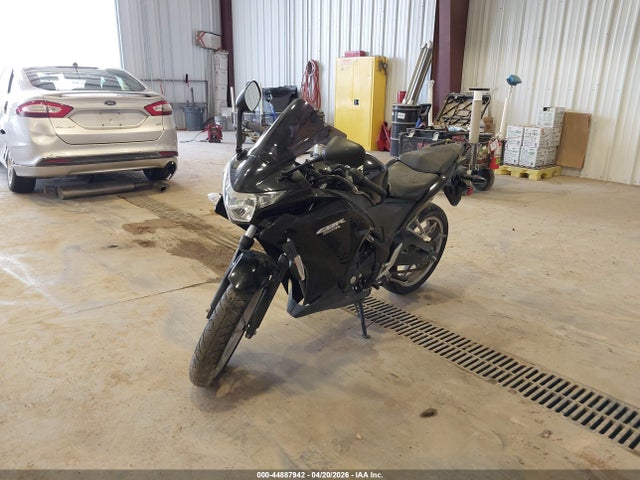 44887942 :رقم المزاد ، MLHMC4105C5207552 vin ، 2012 Honda Cbr250 R مزاد بيع
