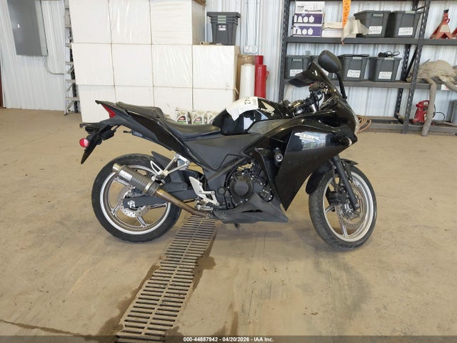 44887942 :رقم المزاد ، MLHMC4105C5207552 vin ، 2012 Honda Cbr250 R مزاد بيع