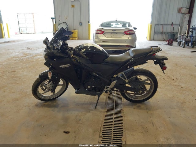 44887942 :رقم المزاد ، MLHMC4105C5207552 vin ، 2012 Honda Cbr250 R مزاد بيع