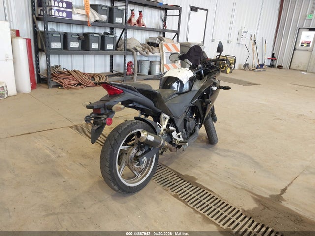 44887942 :رقم المزاد ، MLHMC4105C5207552 vin ، 2012 Honda Cbr250 R مزاد بيع