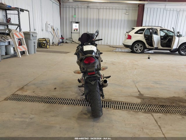 44887942 :رقم المزاد ، MLHMC4105C5207552 vin ، 2012 Honda Cbr250 R مزاد بيع