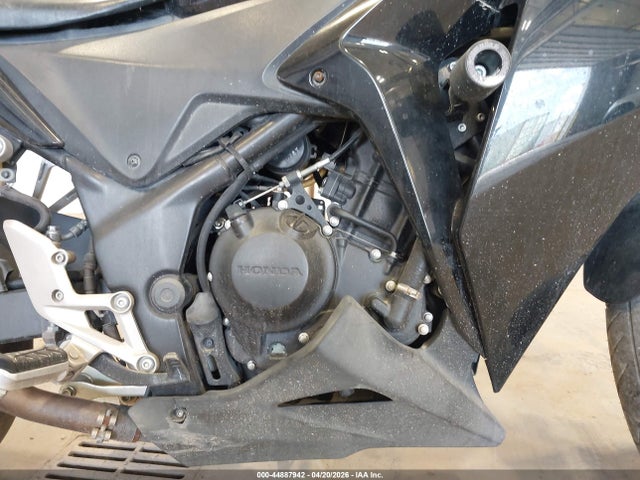 44887942 :رقم المزاد ، MLHMC4105C5207552 vin ، 2012 Honda Cbr250 R مزاد بيع