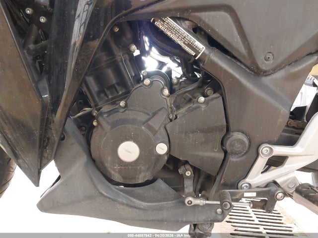 44887942 :رقم المزاد ، MLHMC4105C5207552 vin ، 2012 Honda Cbr250 R مزاد بيع