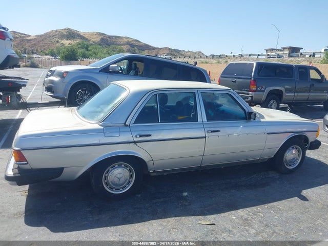 1979 Mercedes-benz 300d მანქანა იყიდება აუქციონზე, vin: 12313012123485, აუქციონის ნომერი: 44887982