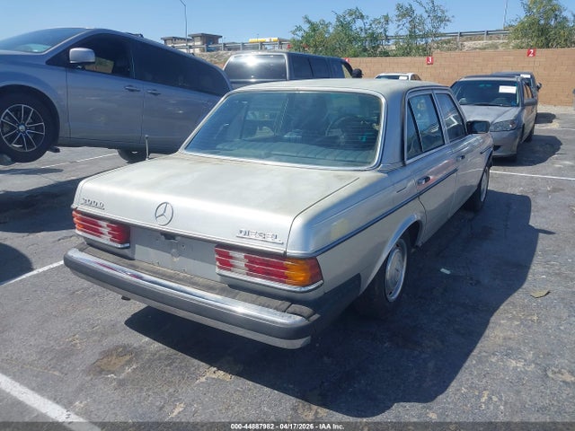 1979 Mercedes-benz 300d მანქანა იყიდება აუქციონზე, vin: 12313012123485, აუქციონის ნომერი: 44887982