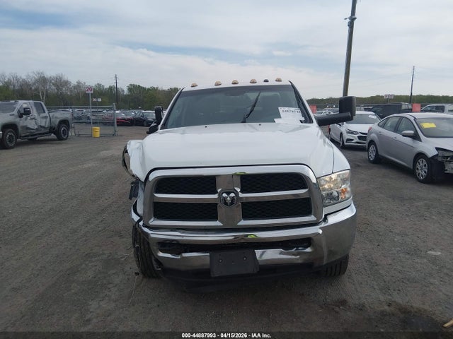 44887993 :رقم المزاد ، 3C6UR5CL5JG232320 vin ، 2018 Ram 2500 Tradesman  4x4 6'4 Box مزاد بيع