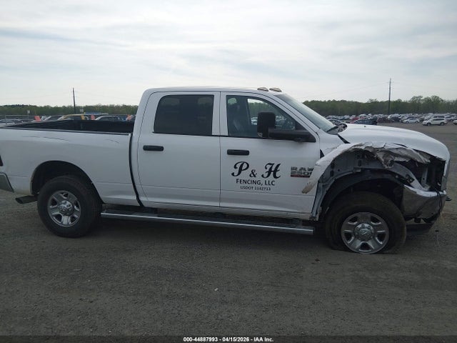 44887993 :رقم المزاد ، 3C6UR5CL5JG232320 vin ، 2018 Ram 2500 Tradesman  4x4 6'4 Box مزاد بيع