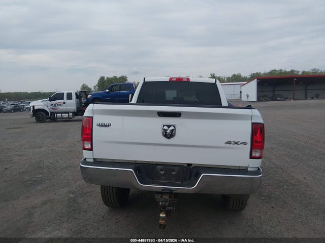 44887993 :رقم المزاد ، 3C6UR5CL5JG232320 vin ، 2018 Ram 2500 Tradesman  4x4 6'4 Box مزاد بيع