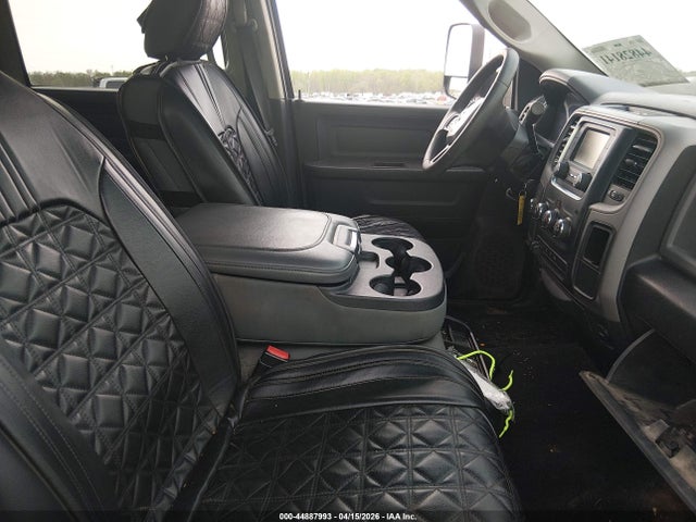 44887993 :رقم المزاد ، 3C6UR5CL5JG232320 vin ، 2018 Ram 2500 Tradesman  4x4 6'4 Box مزاد بيع